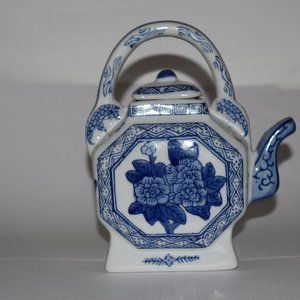 Vintage Porcelain Ceramic Teapot With Lid Chinese Style